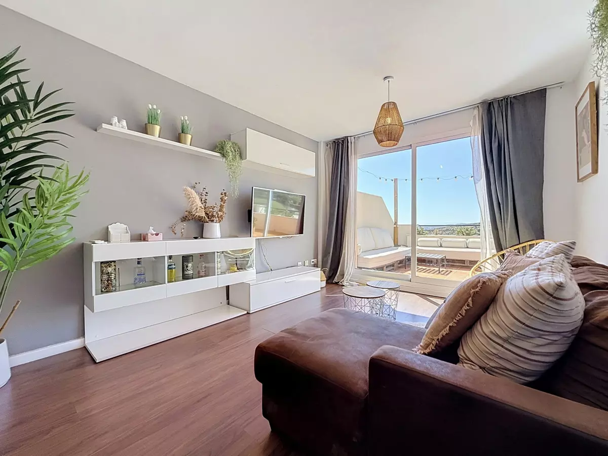 3-bedroom Apartment In Casares, Spain (194 M²)