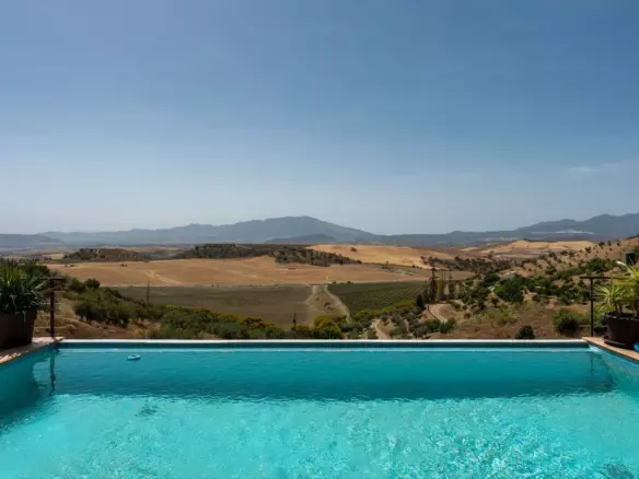3-bedroom Country House In Cártama, Spain (560 M²)