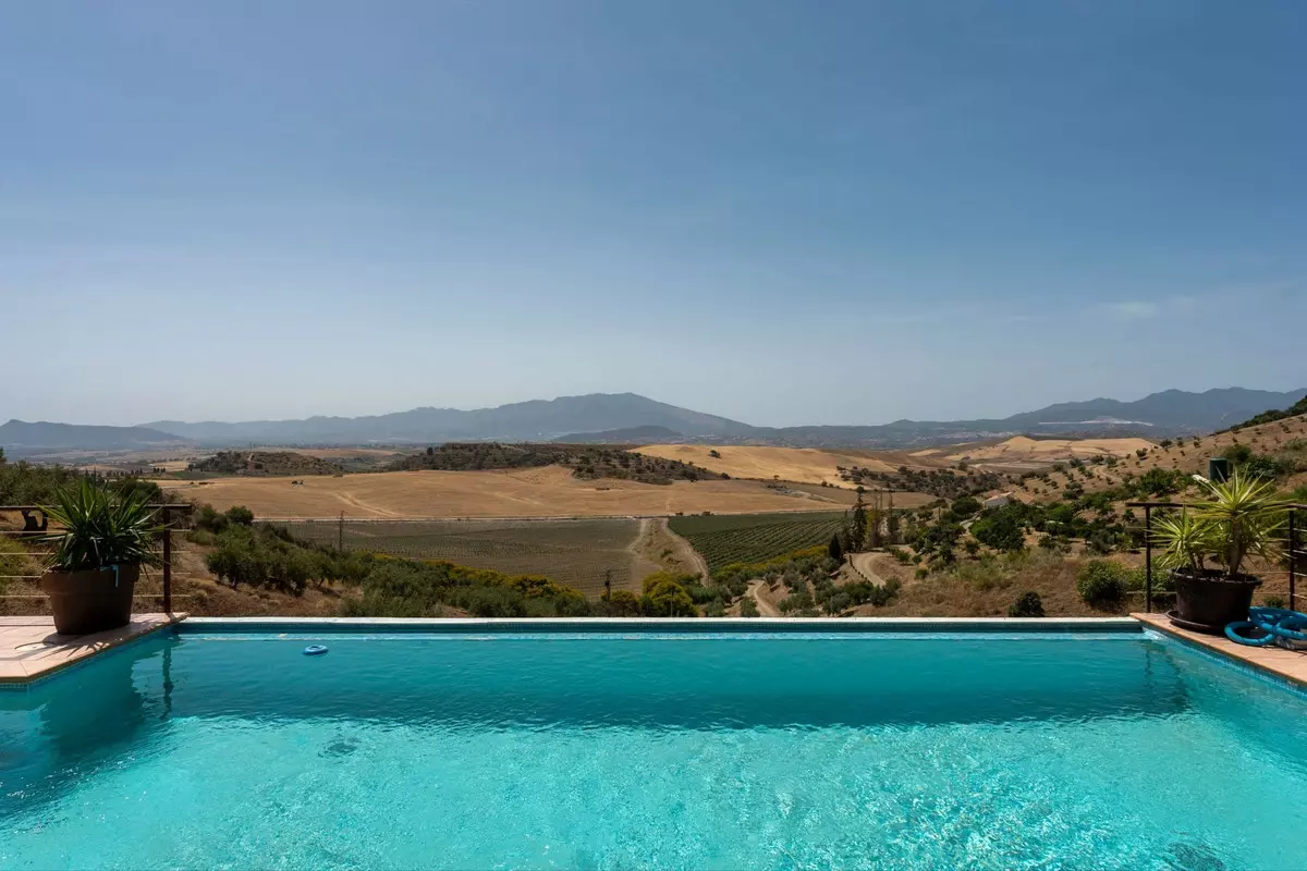 3-bedroom Country House In Cártama, Spain (560 M²)