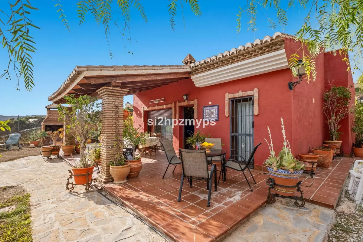 2-bedroom Villa In Benamocarra, Spain (84 M²)