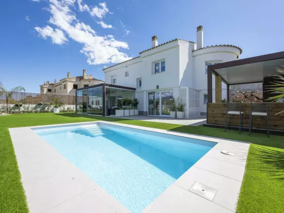 3-bedroom Villa In La Viñuela, Spain (203 M²)