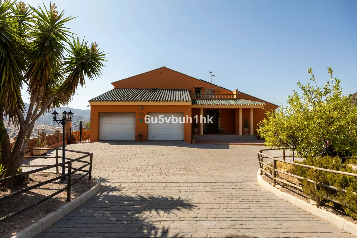 5-bedroom Country House In Almogía, Spain (468 M²)