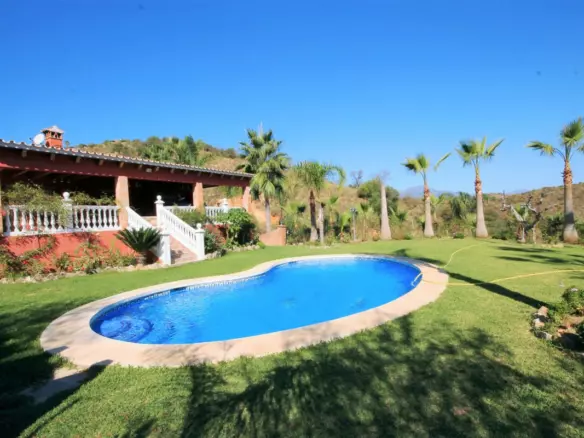 5-bedroom Country House In Guaro, Spain (277 M²)