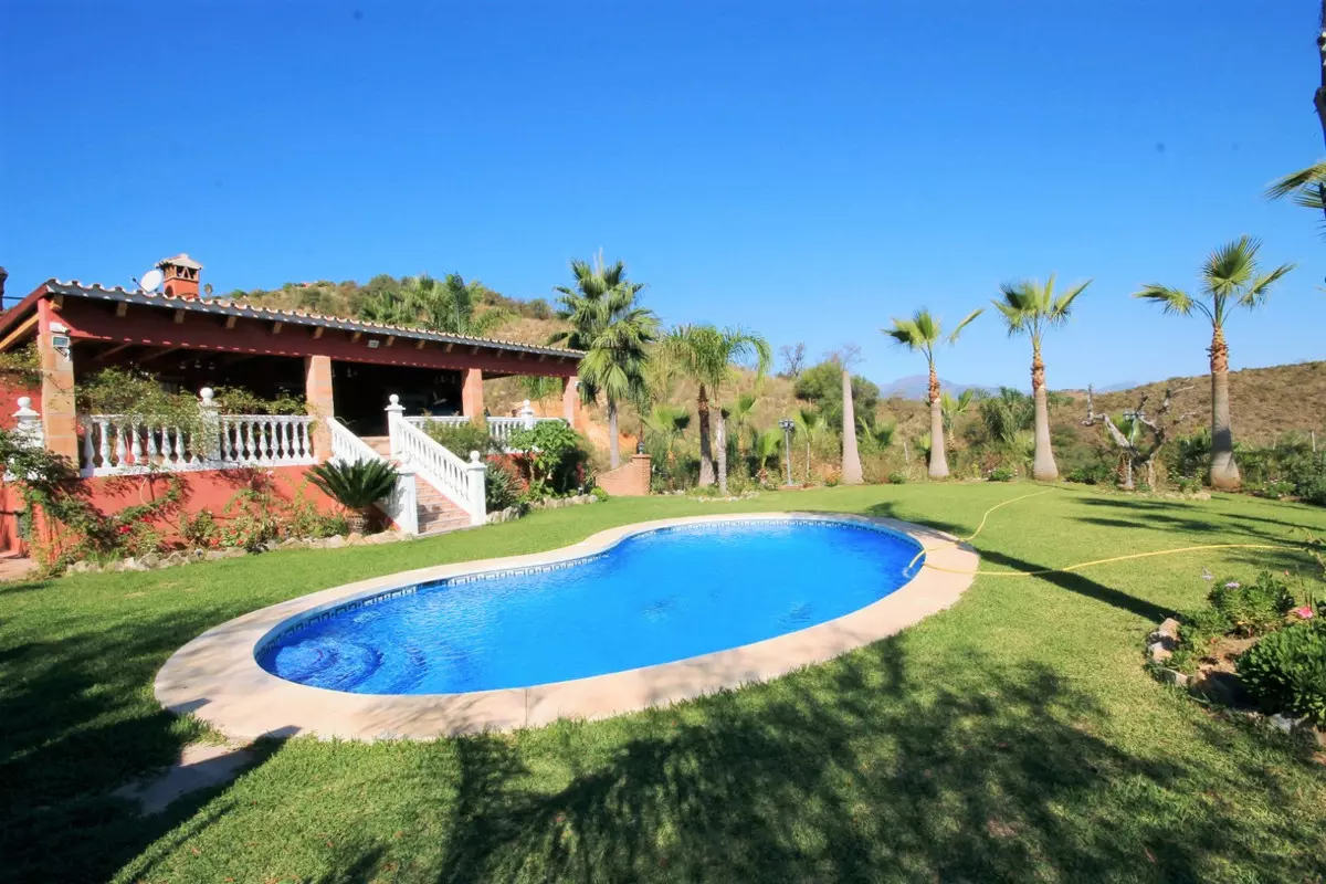 5-bedroom Country House In Guaro, Spain (277 M²)