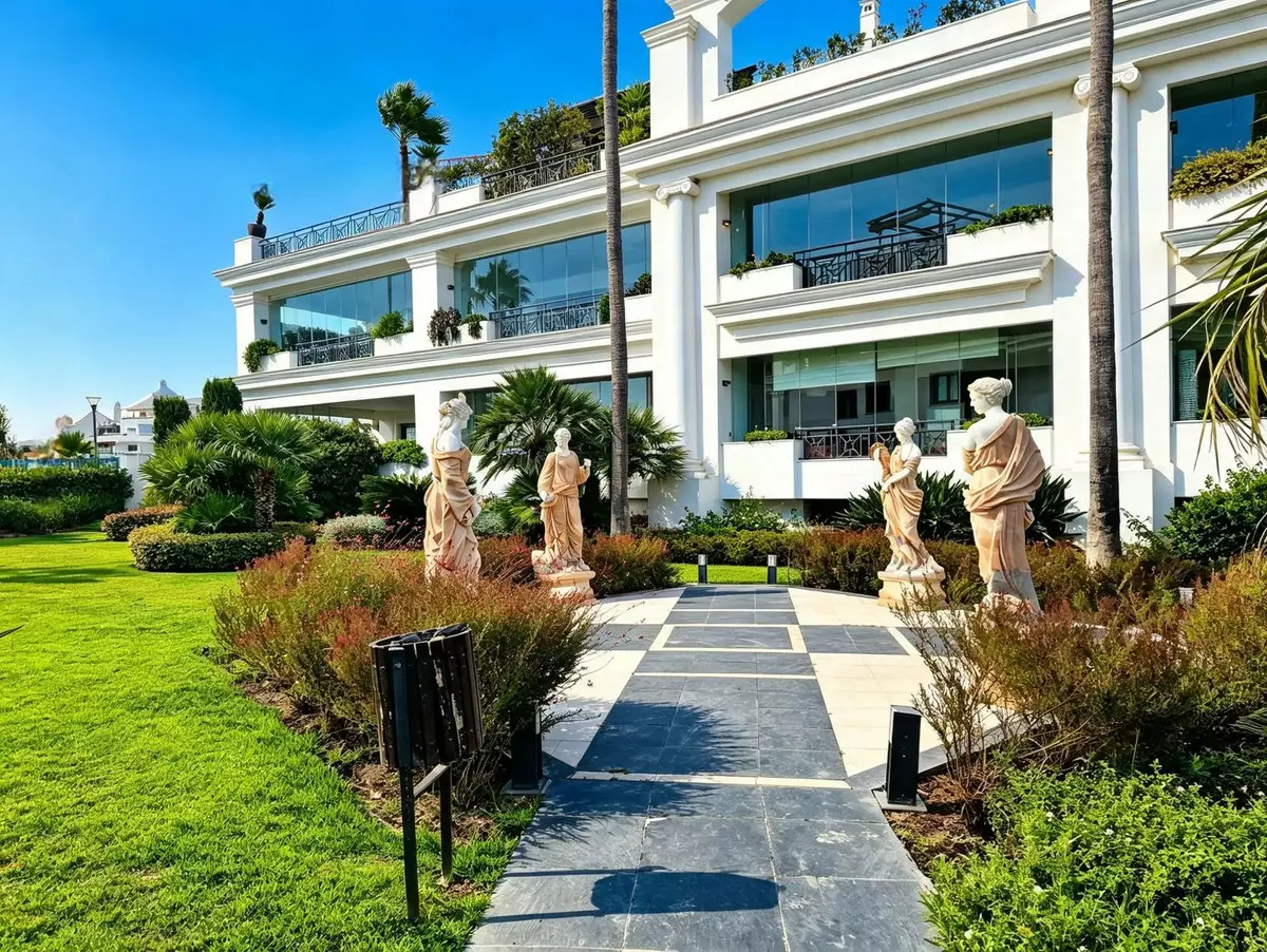 2-bedroom Apartment In Estepona, Spain (180 M²)