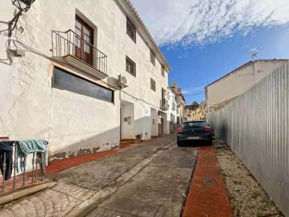 9-bedroom Town House In Riogordo, Spain (381 M²)