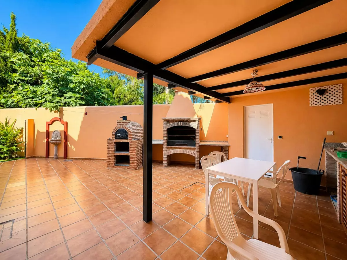 7-bedroom Villa In Marbella, Spain (276 M²)