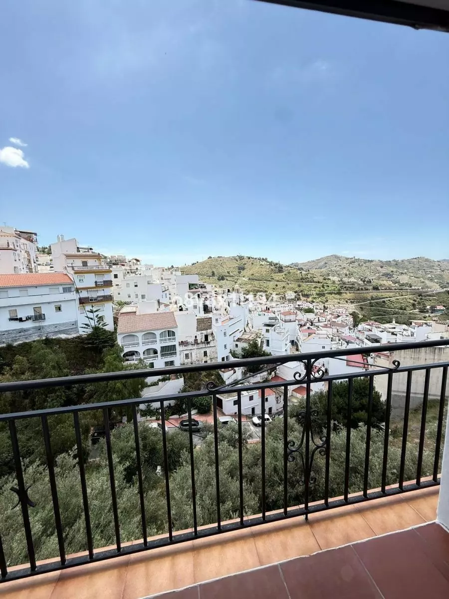 4-bedroom Villa In Cómpeta, Spain (507 M²)