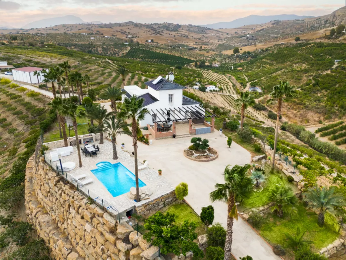 4-bedroom Country House In Pizarra, Spain (589 M²)