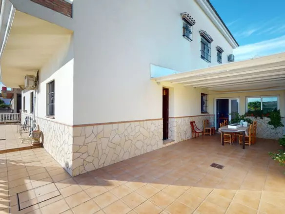 6-bedroom Villa In Alcaucín, Spain (528 M²)