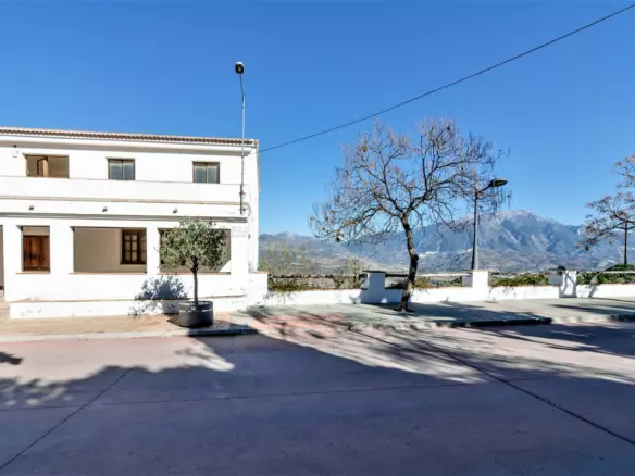 12-bedroom Villa In La Viñuela, Spain (786 M²)
