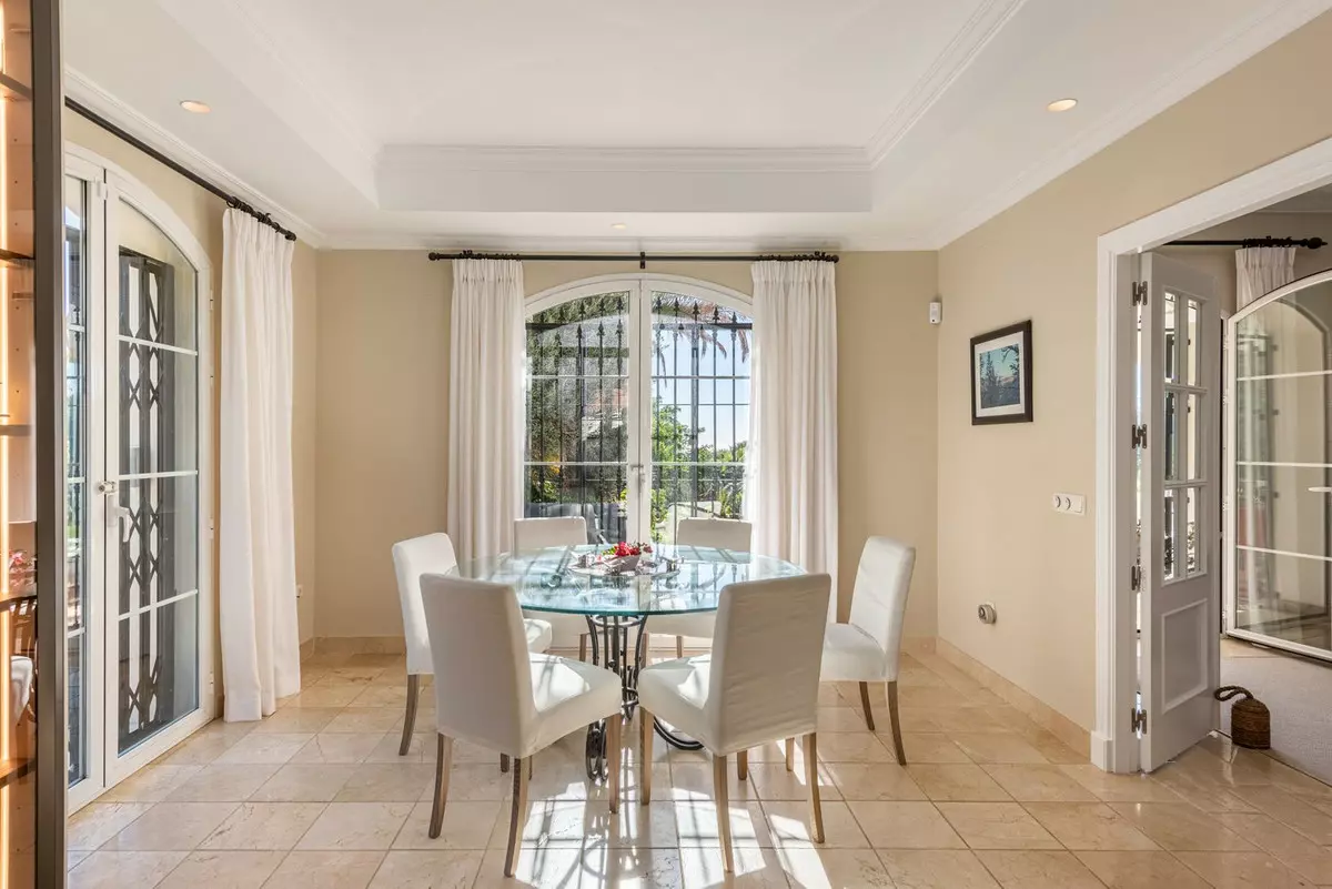 5-bedroom Villa In Marbella, Spain (403 M²)