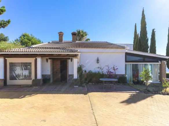 4-bedroom Villa In Alozaina, Spain (190 M²)