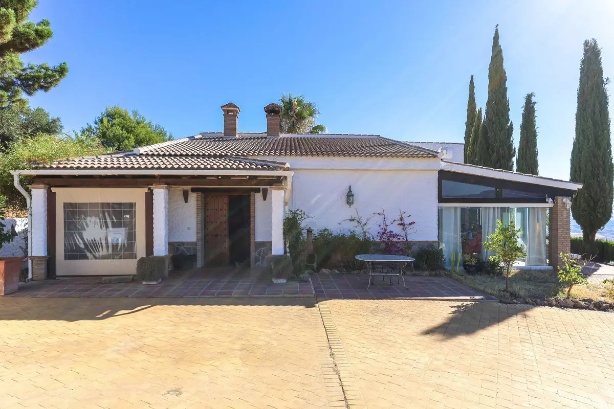 4-bedroom Villa In Alozaina, Spain (190 M²)