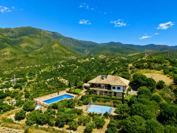 6-bedroom Country House In Estepona, Spain (650 M²)