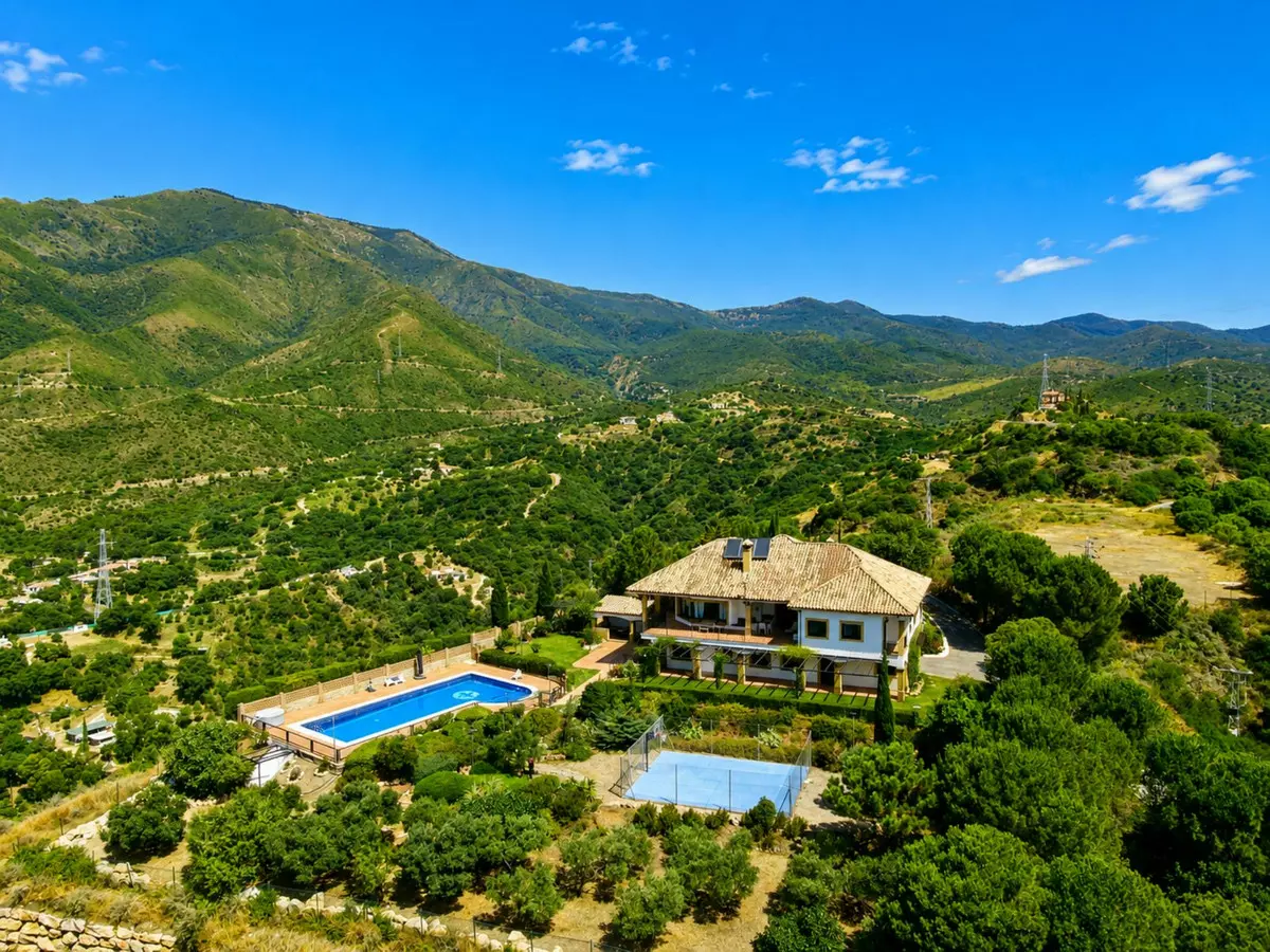 6-bedroom Country House In Estepona, Spain (650 M²)