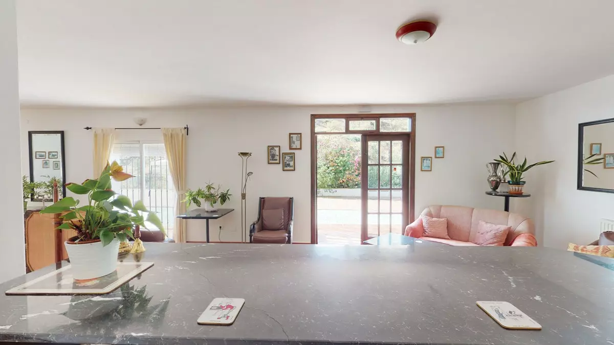 7-bedroom Villa In Macharaviaya, Spain (500 M²)