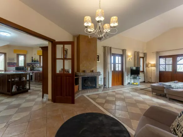 4-bedroom Country House In Casarabonela, Spain (331 M²)