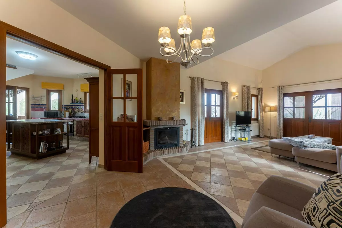4-bedroom Country House In Casarabonela, Spain (331 M²)