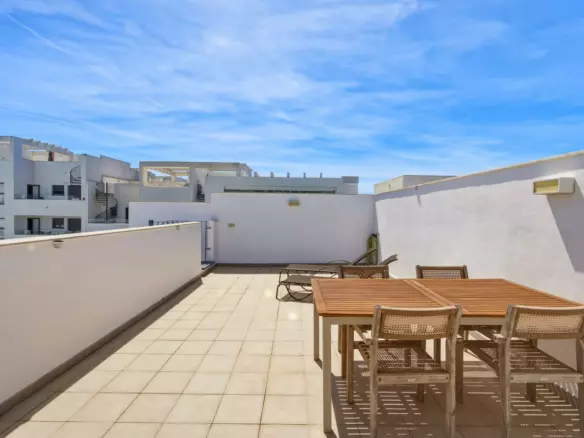 3-bedroom Apartment In Estepona, Spain (111 M²)