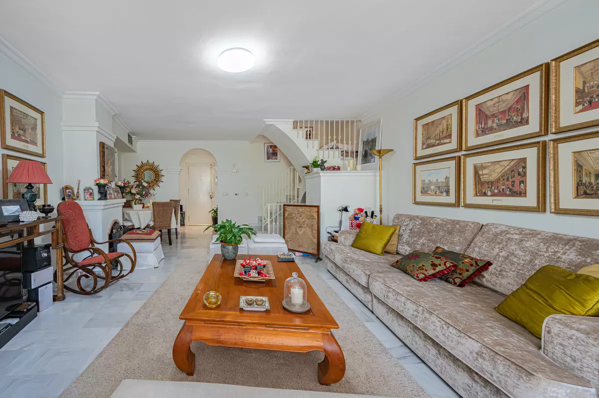 3-bedroom Town House In Marbella, Spain (184 M²)