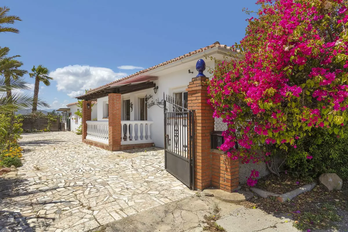 4-bedroom Country House In Pizarra, Spain (137 M²)