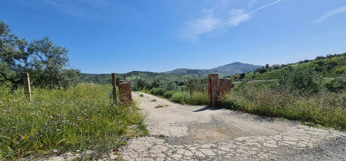 2-bedroom Villa In Tolox, Spain (60 M²)