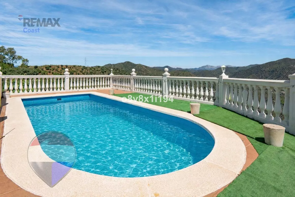3-bedroom Country House In Málaga, Spain (100 M²)