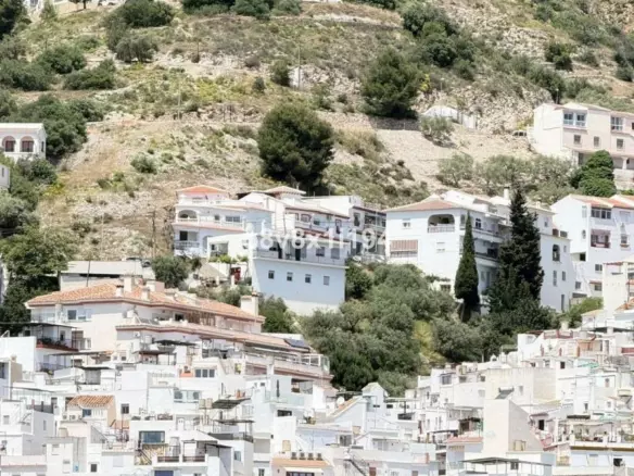 4-bedroom Villa In Cómpeta, Spain (507 M²)