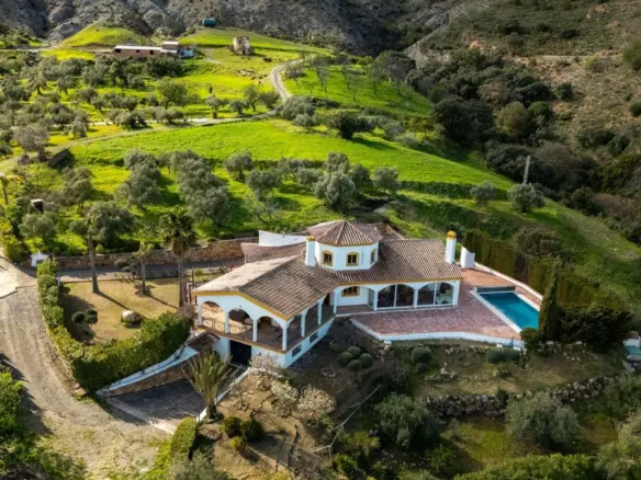 4-bedroom Country House In Casarabonela, Spain (331 M²)
