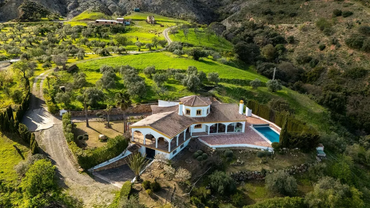 4-bedroom Country House In Casarabonela, Spain (331 M²)