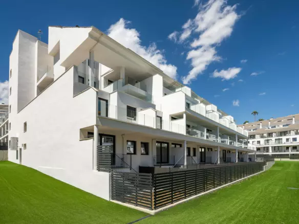 3-bedroom Apartment In Fuengirola, Spain (80 M²)