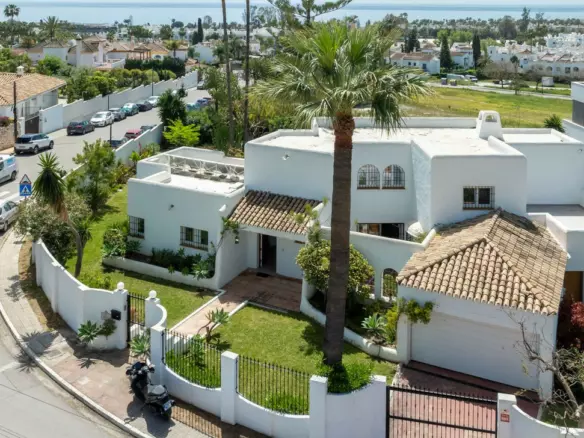 5-bedroom Villa In Estepona, Spain (270 M²)