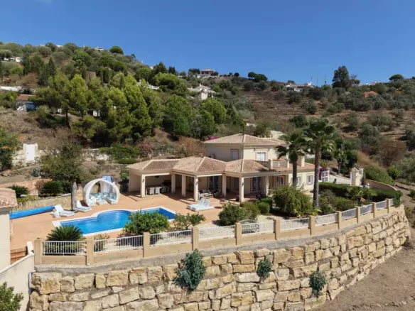 3-bedroom Villa In Vélez – Málaga, Spain (190 M²)