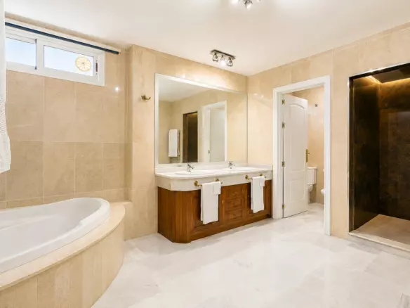 4-bedroom Apartment In Marbella, Spain (286 M²)