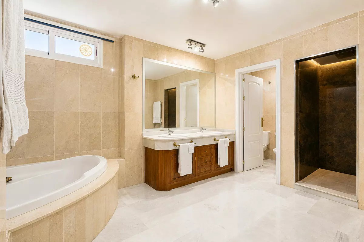 4-bedroom Apartment In Marbella, Spain (286 M²)