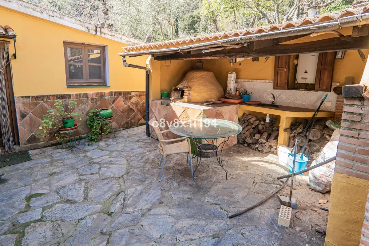5-bedroom Country House In Jubrique, Spain (485 M²)