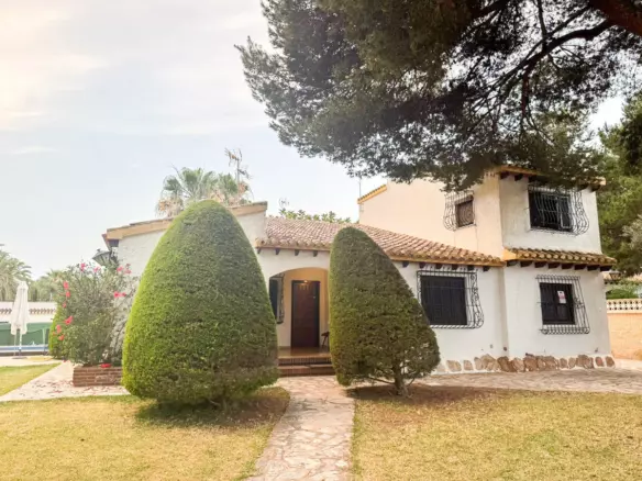 4-bedroom Villa In Orihuela, Spain (200 M²)
