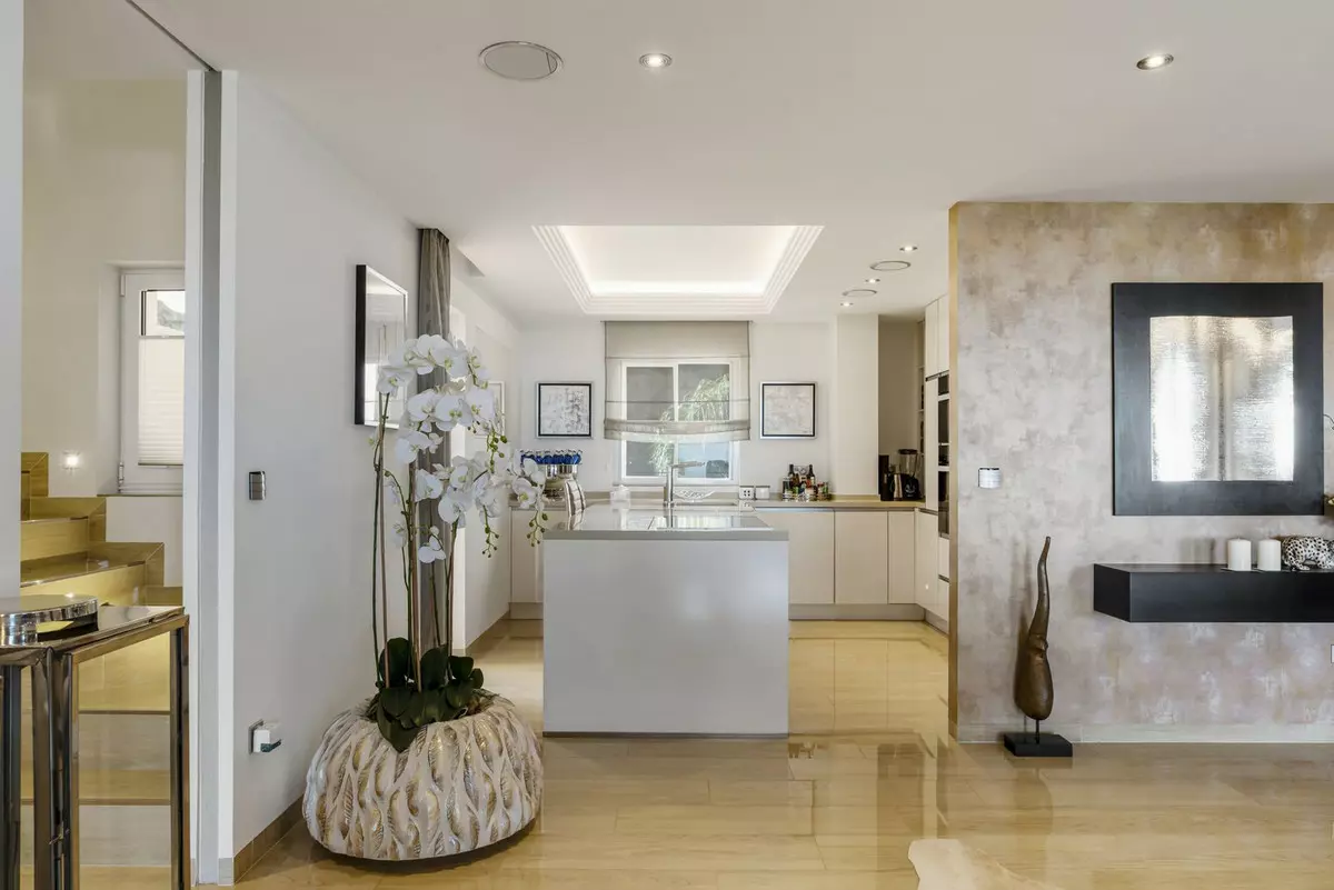 4-bedroom Apartment In Málaga, Spain (350 M²)