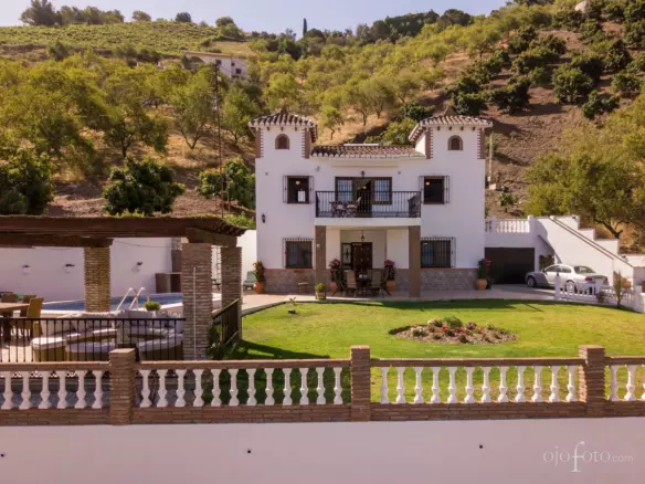 5-bedroom Villa In Iznate, Spain (330 M²)