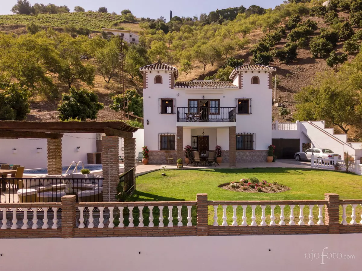 5-bedroom Villa In Iznate, Spain (330 M²)