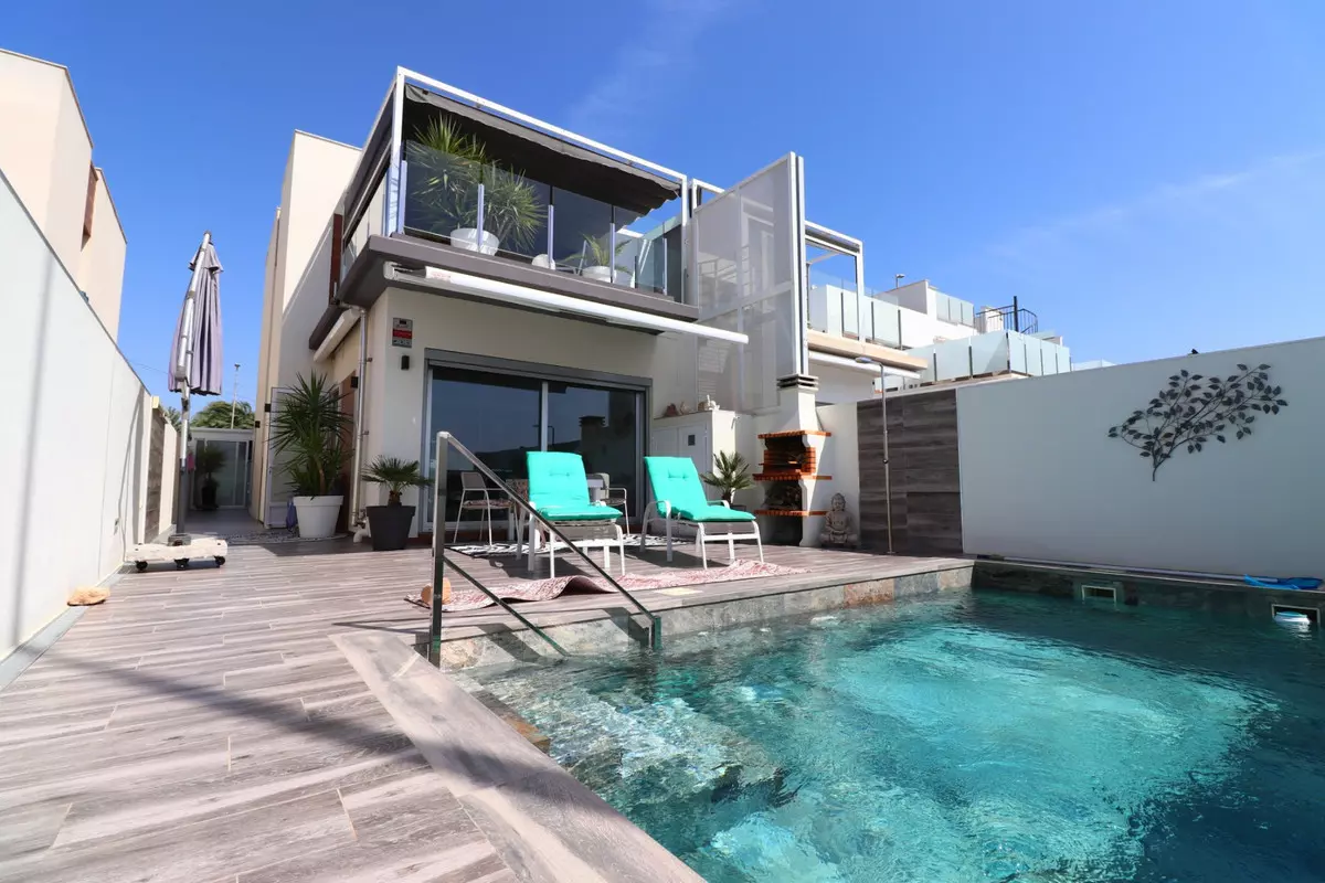 3-bedroom Villa In Daya Vieja, Spain (130 M²)