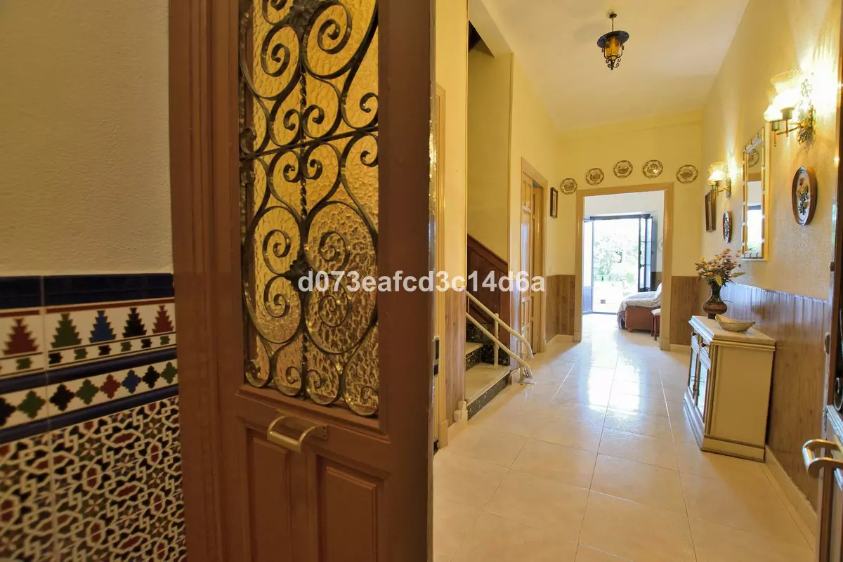 6-bedroom Town House In Ronda, Spain (166 M²)