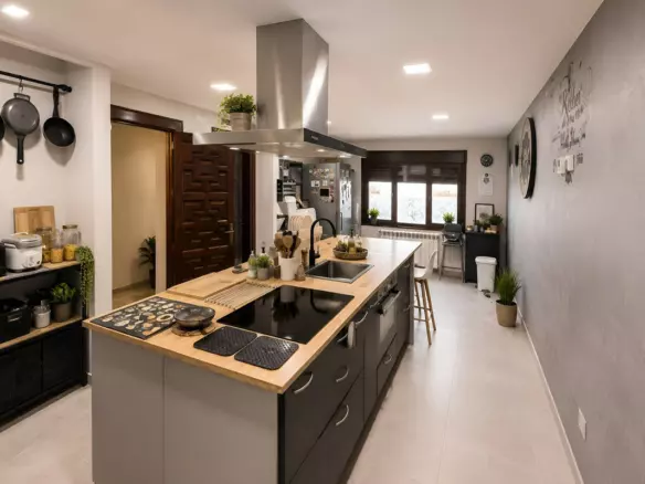 5-bedroom Villa In Torremolinos, Spain (460 M²)