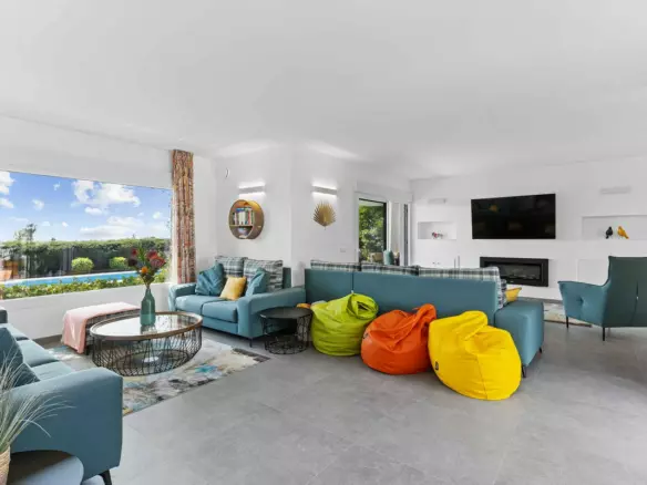 5-bedroom Villa In Estepona, Spain (270 M²)