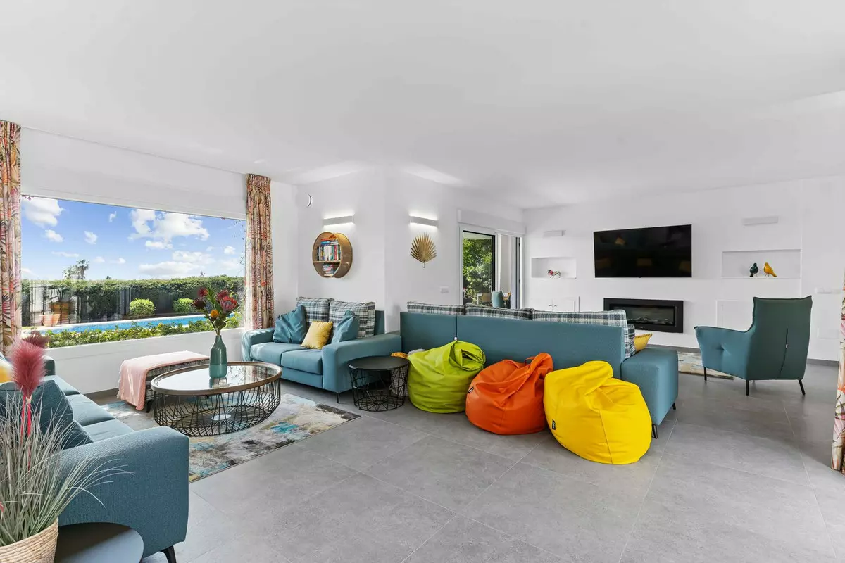 5-bedroom Villa In Estepona, Spain (270 M²)