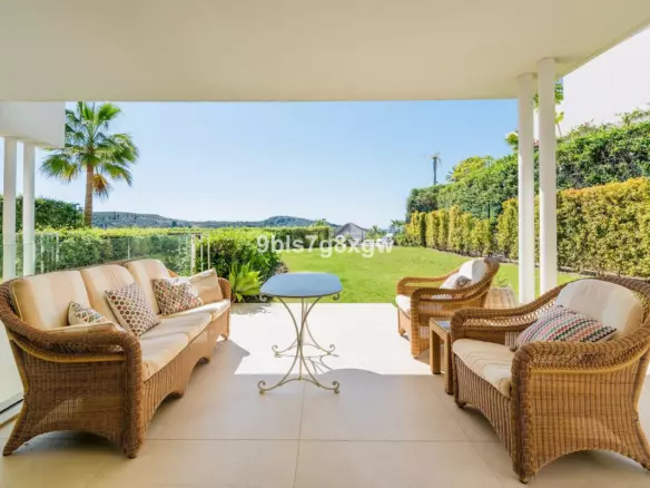 3-bedroom Apartment In Benahavis, Spain (204 M²)