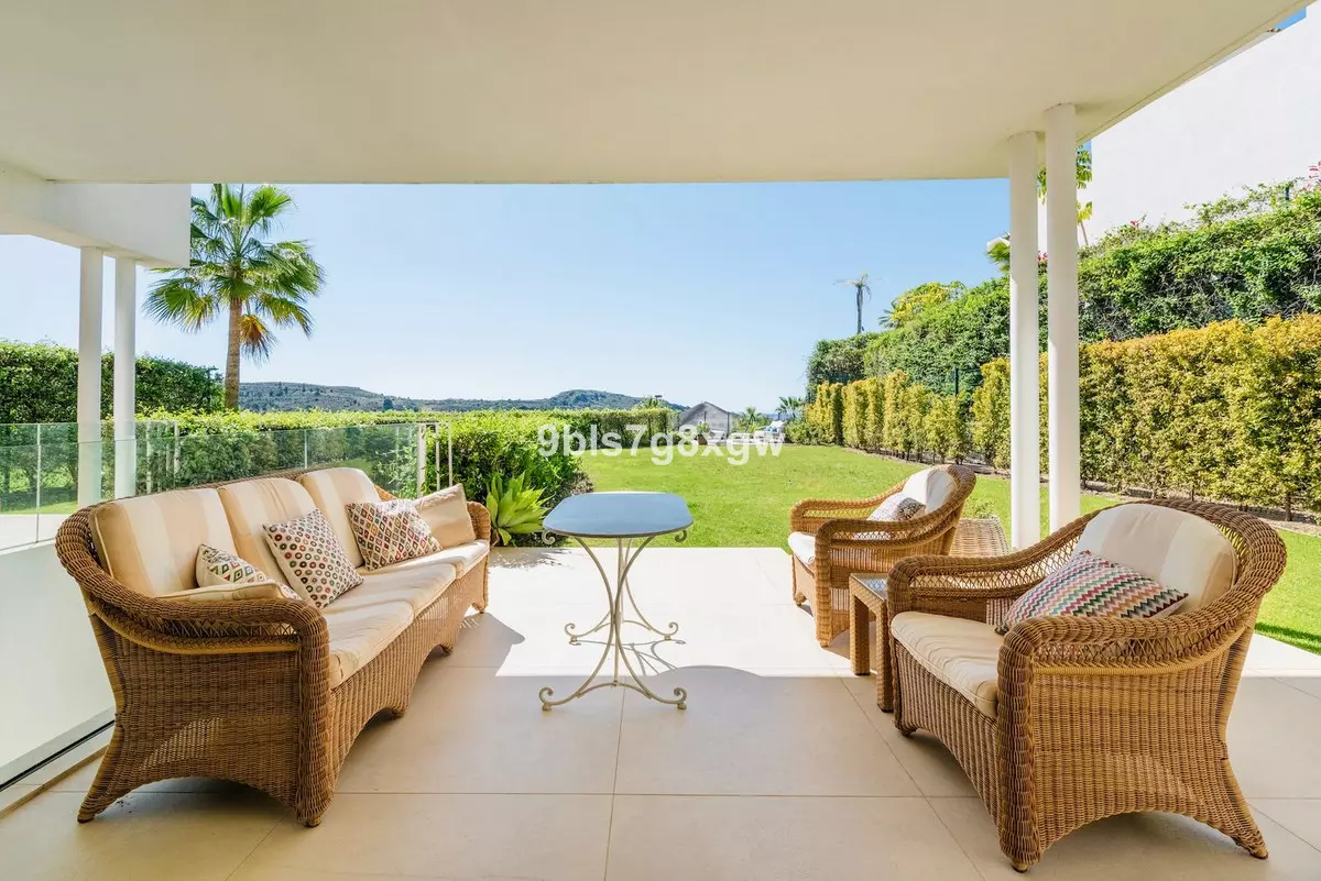 3-bedroom Apartment In Benahavis, Spain (204 M²)