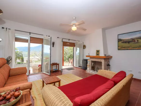 3-bedroom Villa In Tolox, Spain (99 M²)