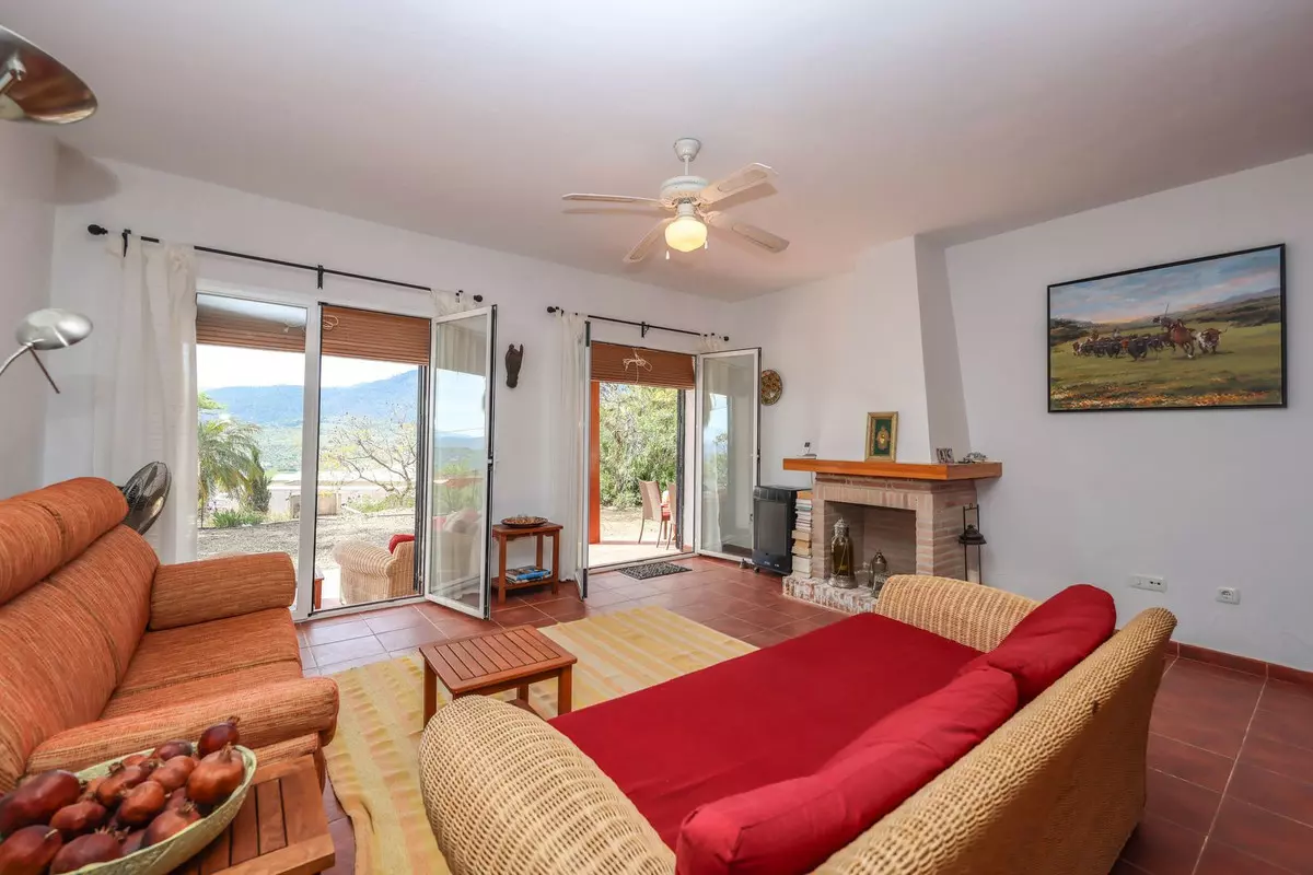 3-bedroom Villa In Tolox, Spain (99 M²)
